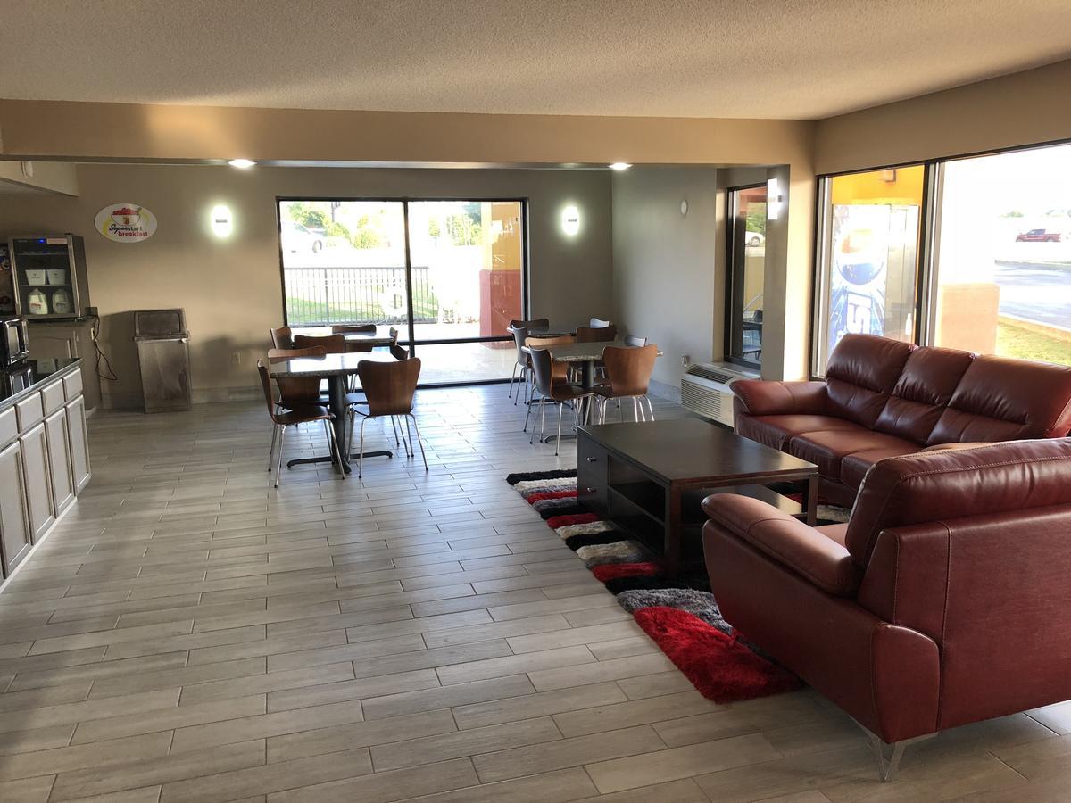 Super 8 by Wyndham Orangeburg Near I-26 Hotel Bagian luar foto