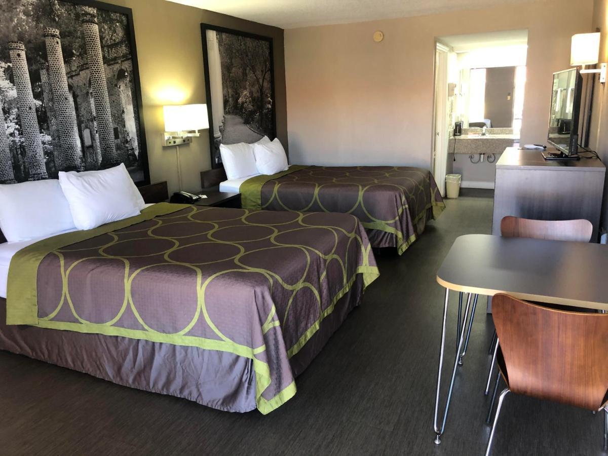 Super 8 by Wyndham Orangeburg Near I-26 Hotel Bagian luar foto